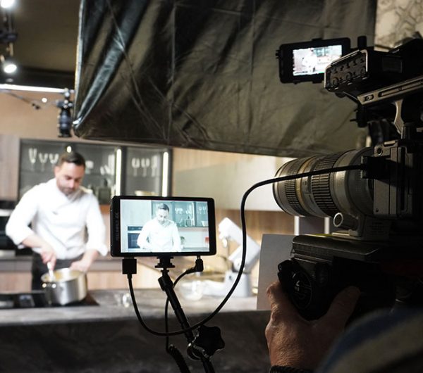 Casa di produzione video e troupe televisiva