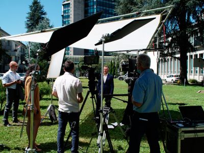 Service troupe operatori video intervista professionale